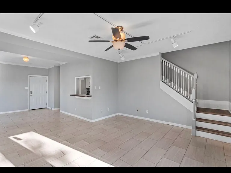 1911 Hodges St — Photo 2