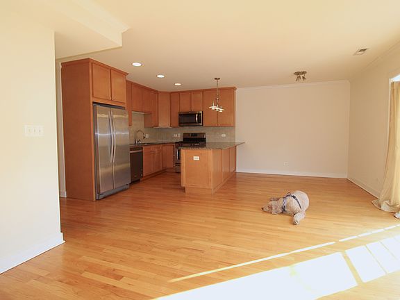 5th image of 917 N Ashland Ave #2