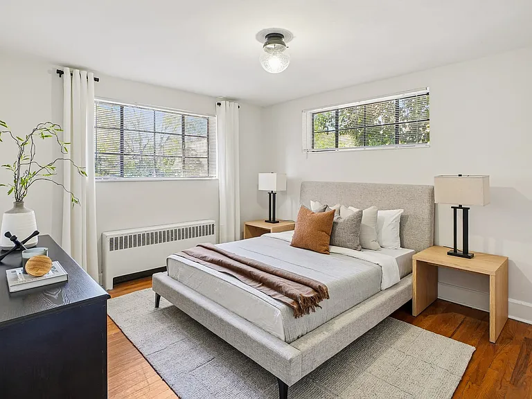 Cameron Court Apartments — Photo 56