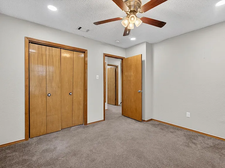 305 Cambridge Dr #305 — Photo 15