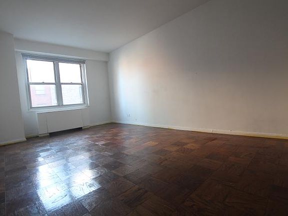 2nd image of 220 E 60th St Frnt 7
