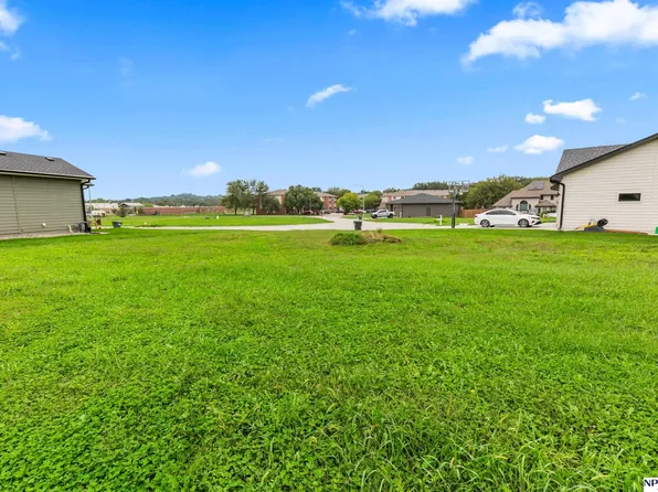 2364 Landing Ln, Blair, NE 68008