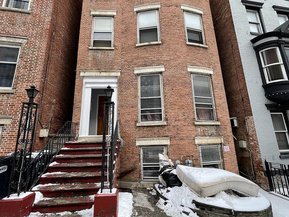 1st image of 81 Columbia St Bsmt 1