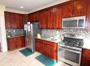2425 23rd St #2, Astoria, NY 11102