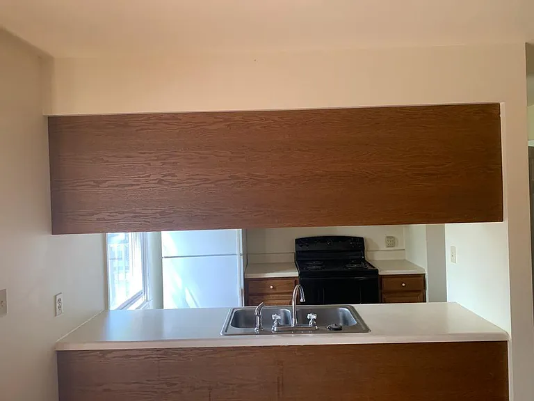 534 Becker St — Photo 6