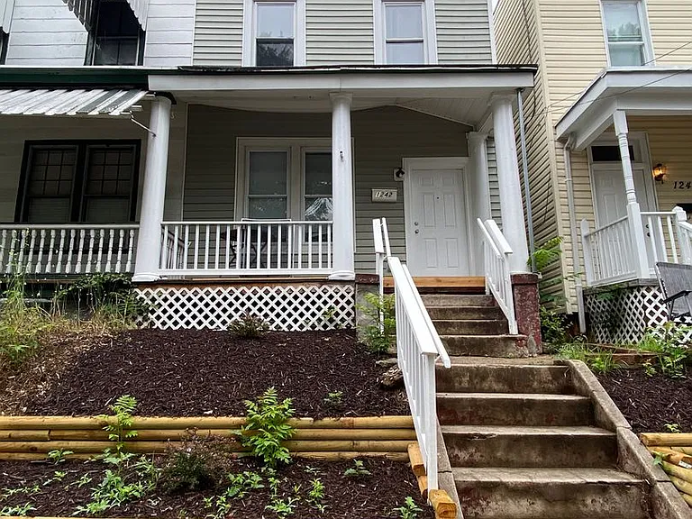 1242 Parkwood Ave — Photo 1