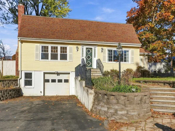 104 Westwood Drive, Nashua, NH 03062