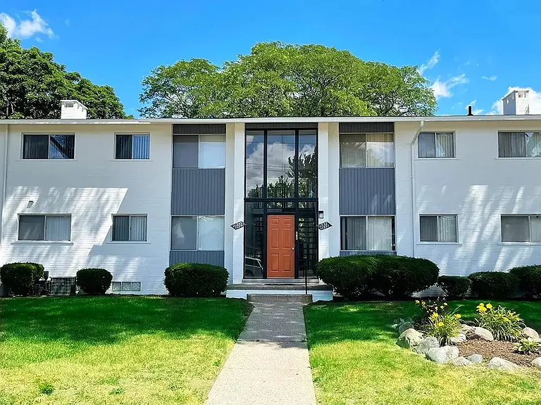 Golfview Apartments — Photo 11
