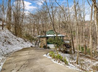 1321 N Baden Dr, Gatlinburg, TN 37738