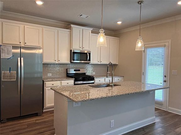 4th image of 2900 Westgate Park Dr