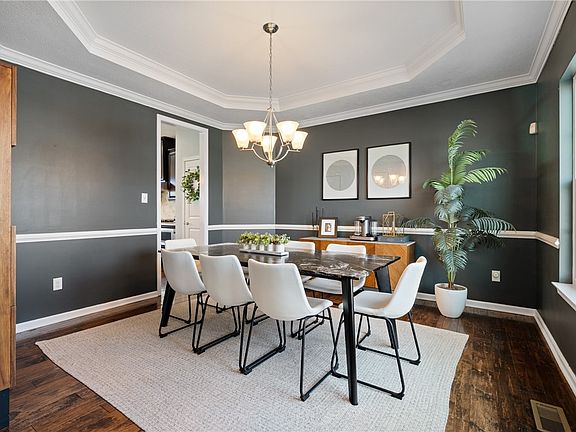 3rd image of 225 Foxwood Rd