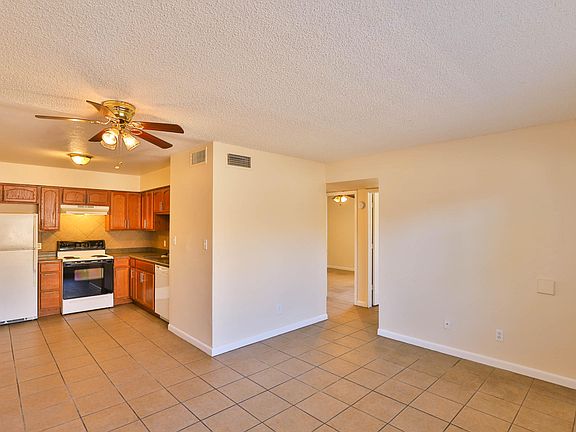 5th image of 2710 E Marconi Ave