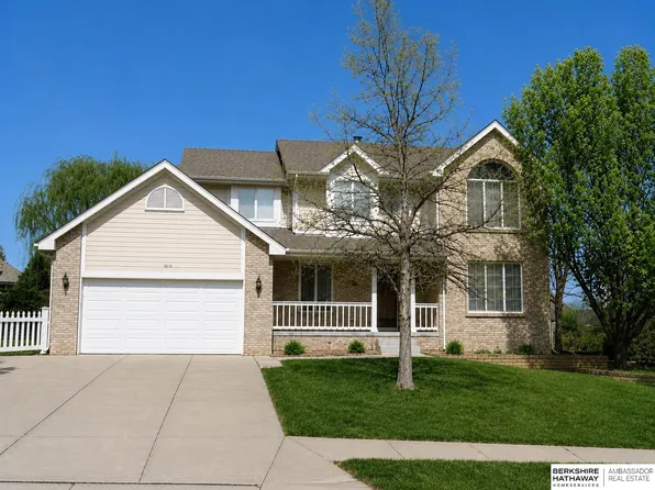 1016 Tekamah Ln, Papillion, NE 68046