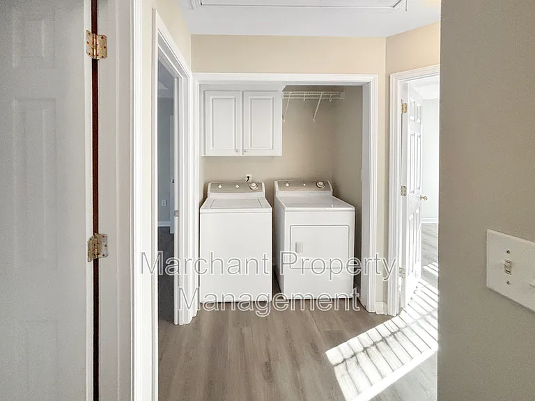 215 Rexford Dr — Photo 18