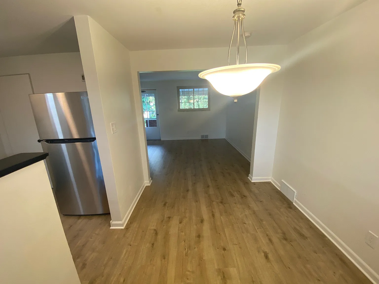 2 bed, 1000 sqft, $1,250 — Photo 3