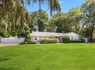 39 Winfield Davis Dr, Coram, NY