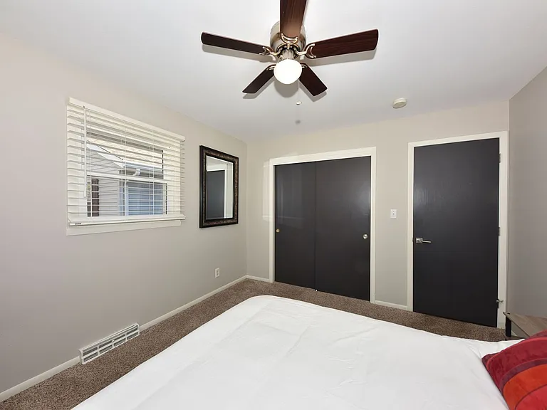 1538 W Liebau Rd — Photo 34