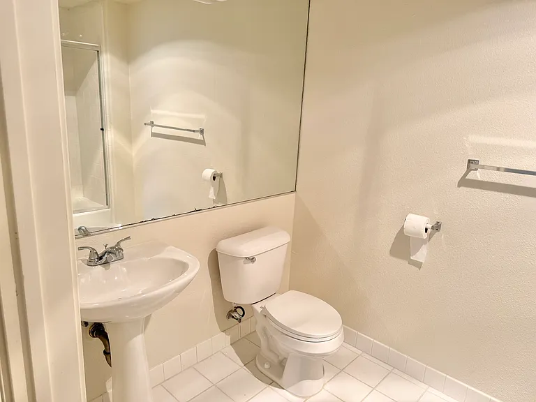 405 12th Ave #201 — Photo 17