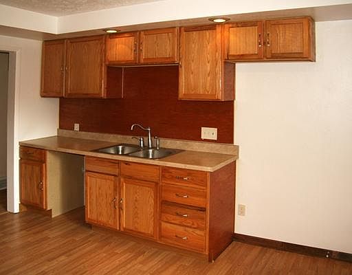 5th image of 211 E Loree Dr