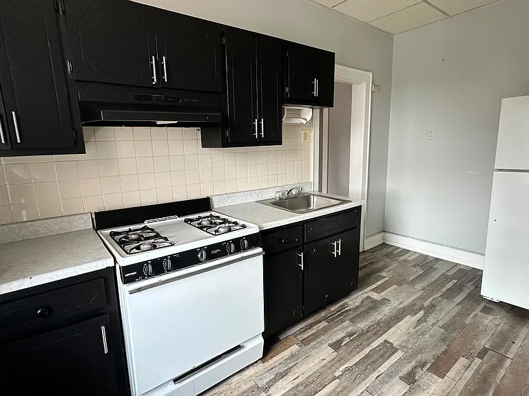 15 Kelly Pkwy #44E — Photo 1