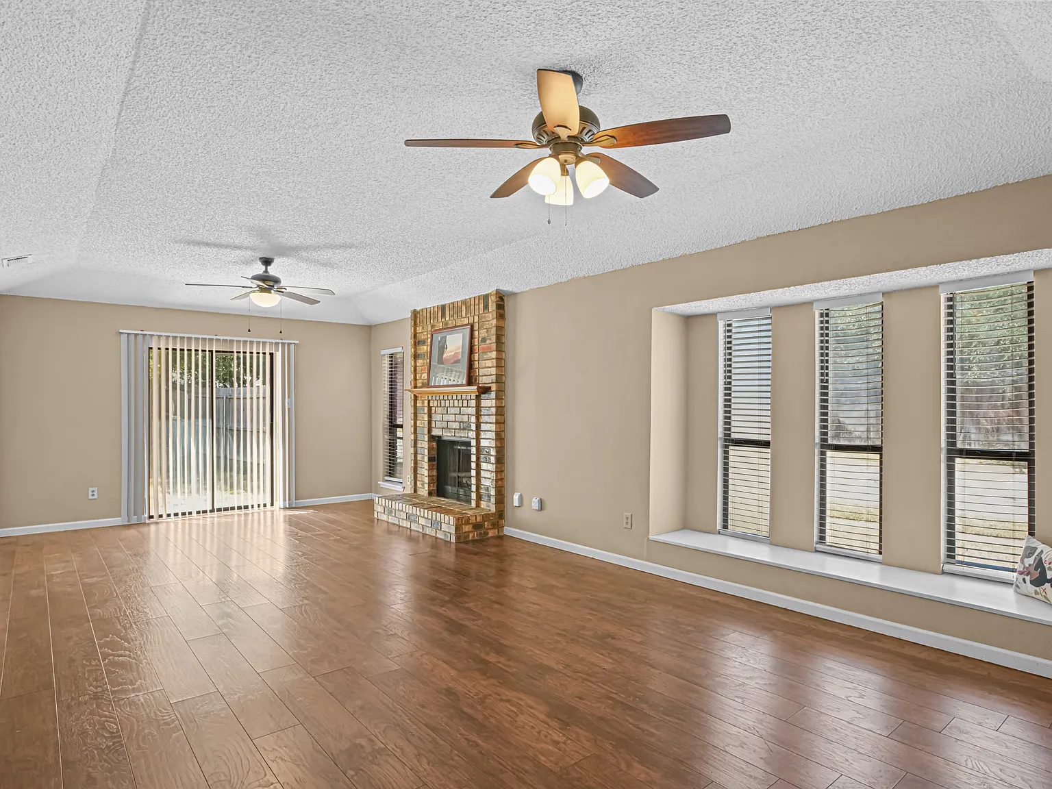3 bed, 1482 sqft, $1,995 — Photo 2