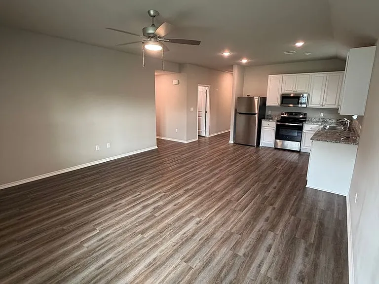 208 S Edith St #B — Photo 3