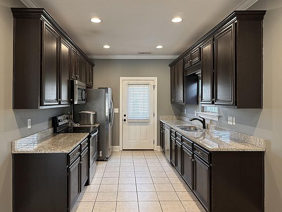 4th image of 1822 Bell Tower Ln NE