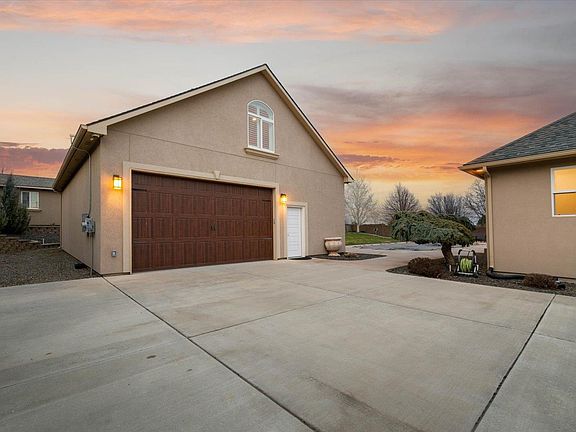 2nd image of 91604 E Sagebrush Rd