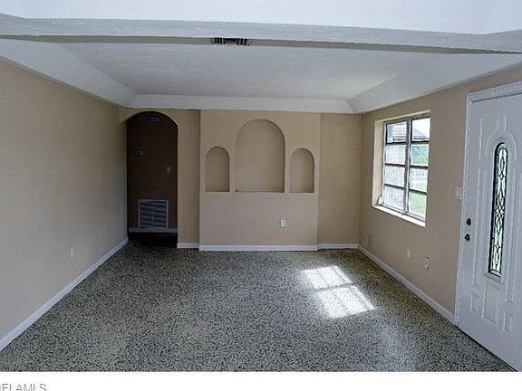 5th image of 2411 Parkway St