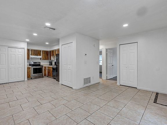 4th image of 3990 SE 17th Ct APT C
