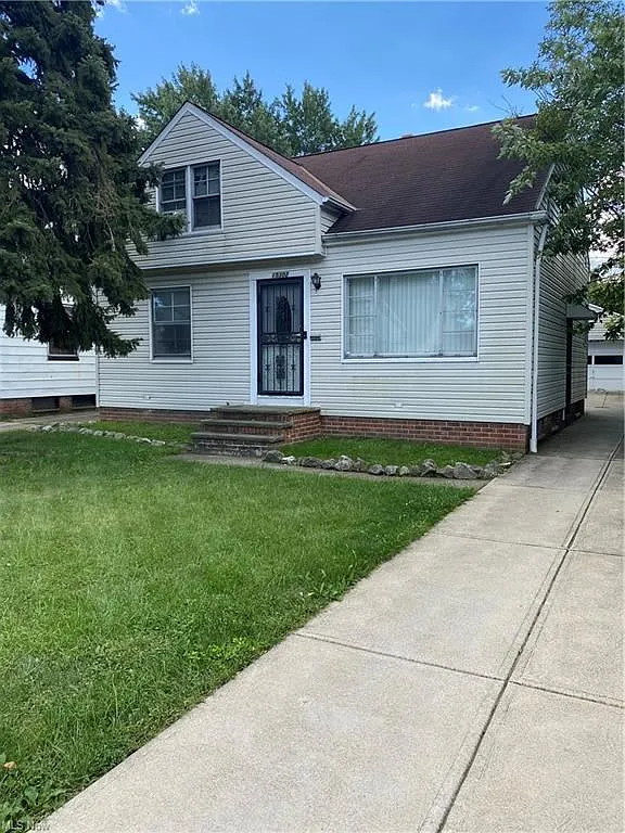 15302 Edgewood Ave photo 1