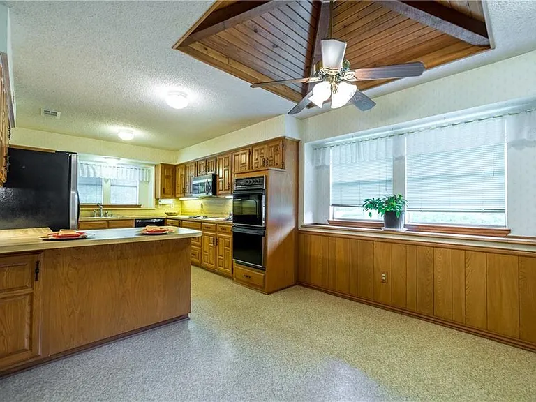 2738 Belmeade Dr — Photo 15