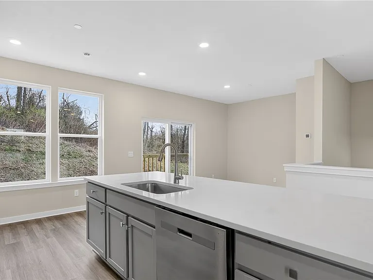 704 Olivia St — Photo 8