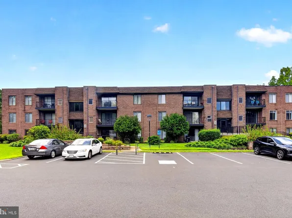 57 Oakridge Dr, Langhorne, PA 19047