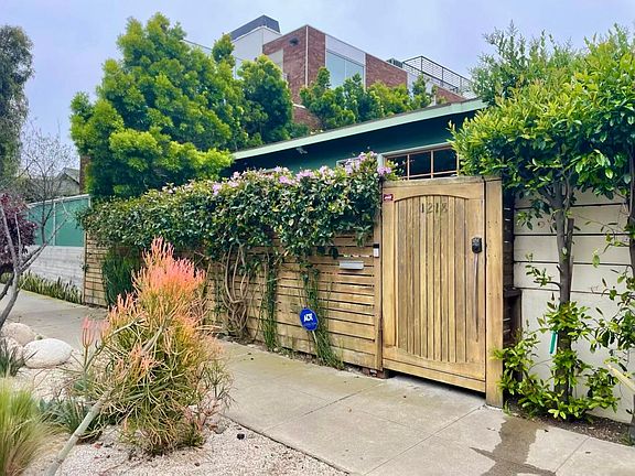 2nd image of 1218 Cabrillo Ave #1/2