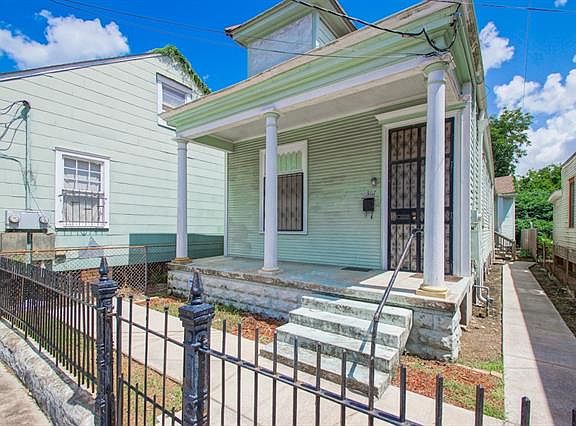2nd image of 3117 Marais St