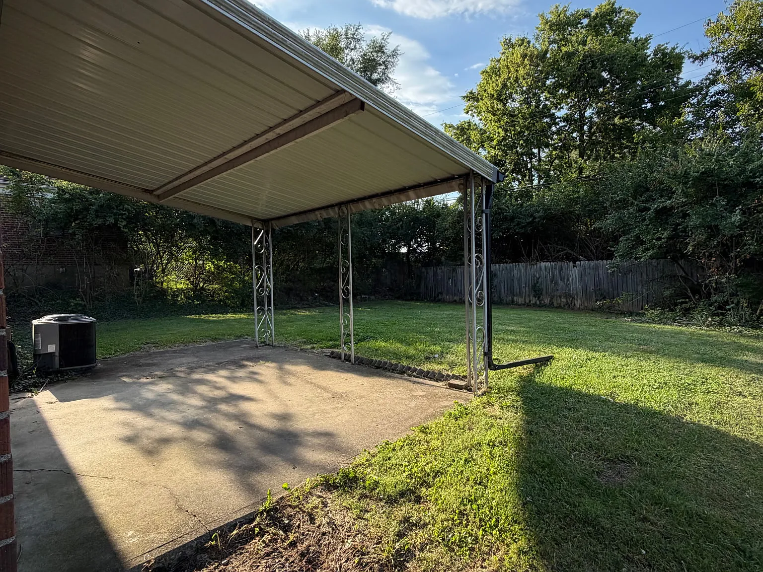265 Castlewood Ave — Photo 2