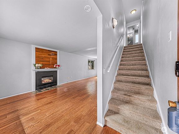 4th image of 2429 Queen Street