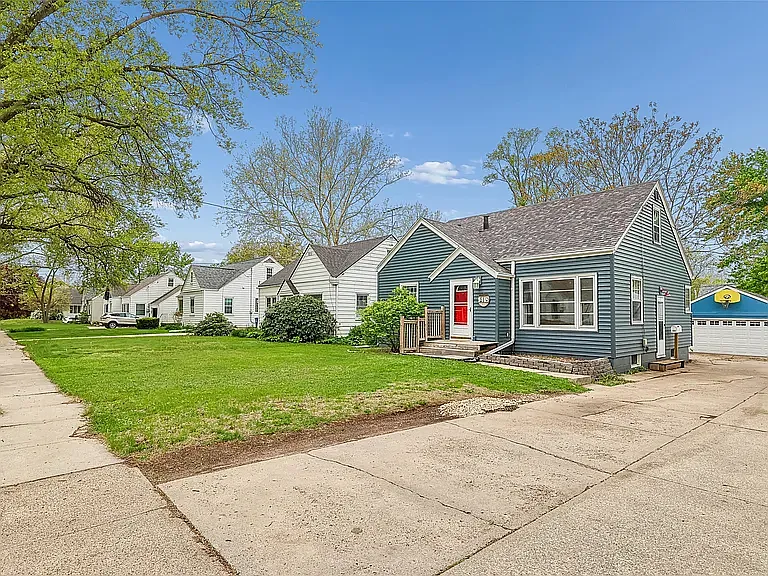 1418 57th Pl — Photo 2