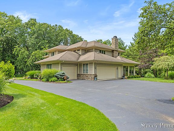 3rd image of 9171 Conservancy Dr NE