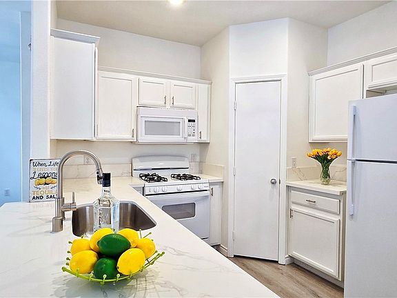2nd image of 5930 Barbosa Dr Unit 1