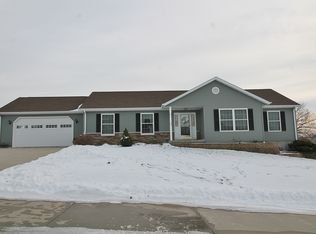 908 Meadow Ridge Dr, Clarinda, IA 51632