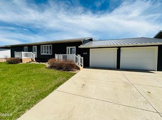 305 6th St S, New Salem, ND 58563