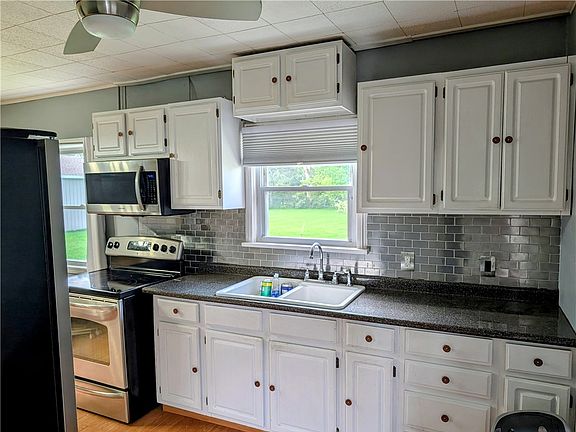 5th image of 16592 Ridge Rd