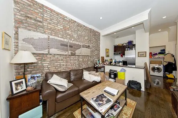 Rented by Icon Realty Management | media 23