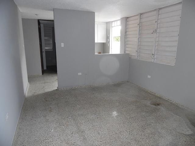 2nd image of T33 Calle Aramana