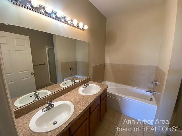 3254 Primrose Ln — Photo 10