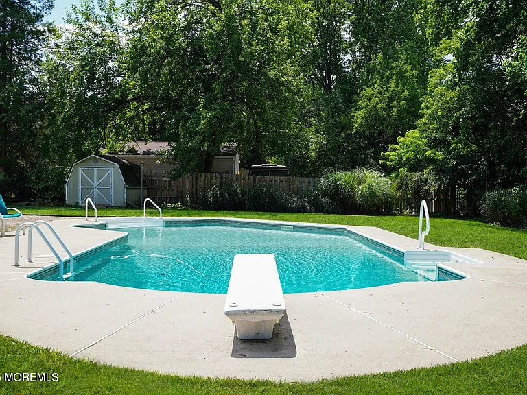 17 Arlene Dr — Photo 6
