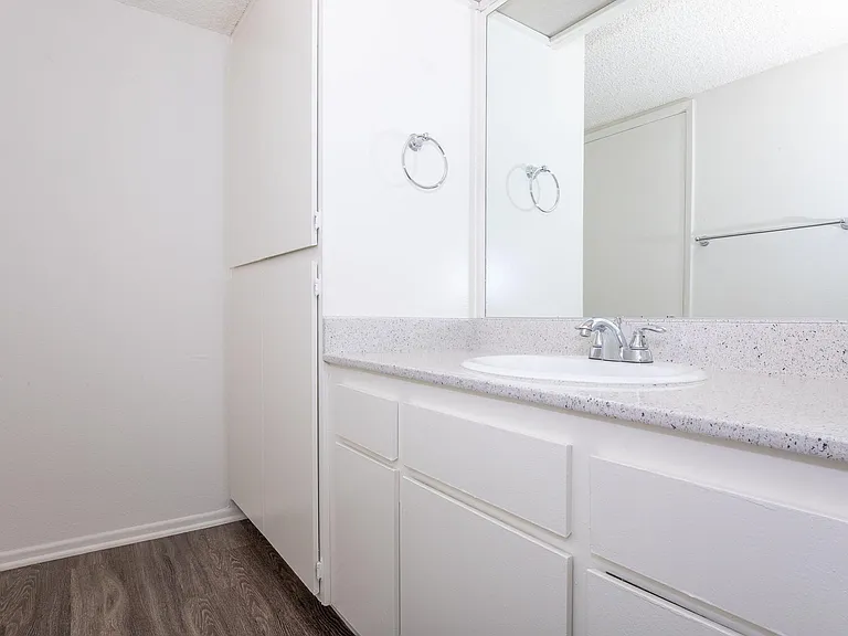 Maplewood Apartment Homes — Photo 20