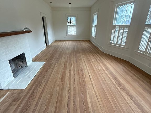 4th image of 3670 Walsh St